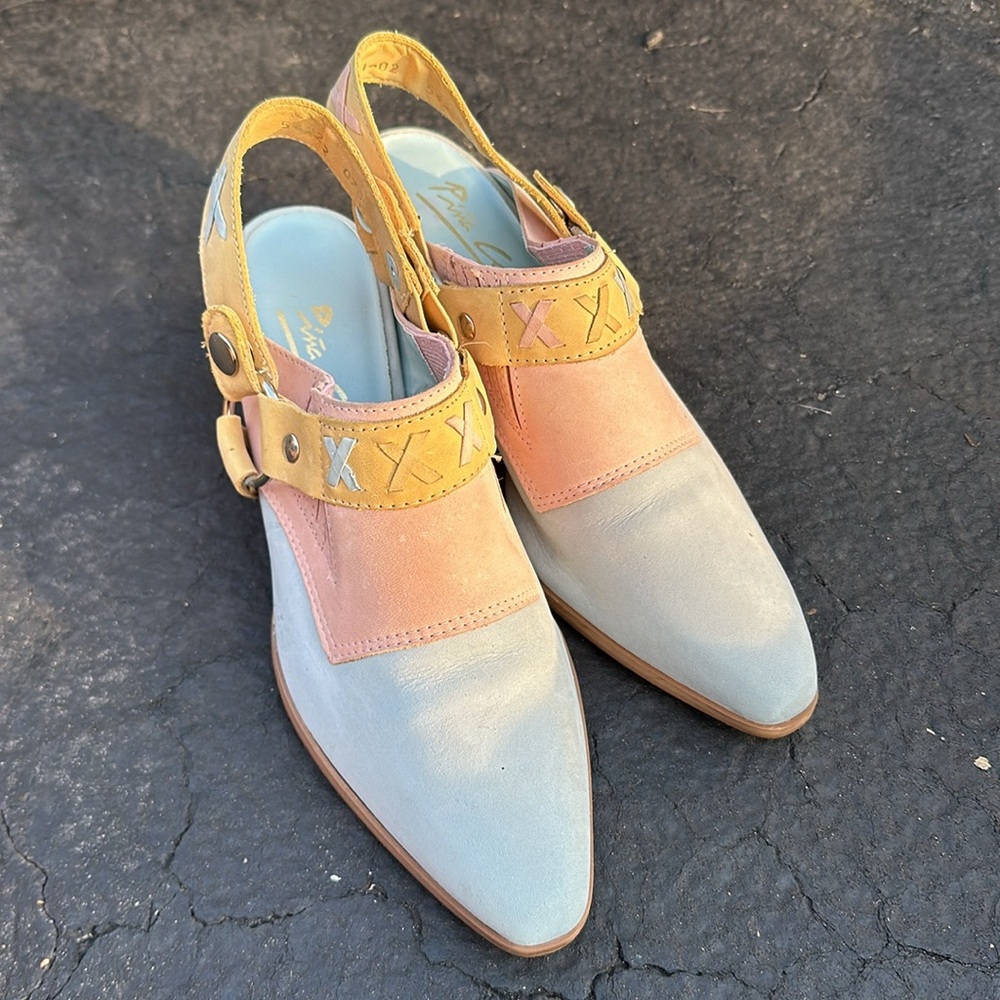 Size 7 women’s unique vintage western pastel Pina colada boots leather